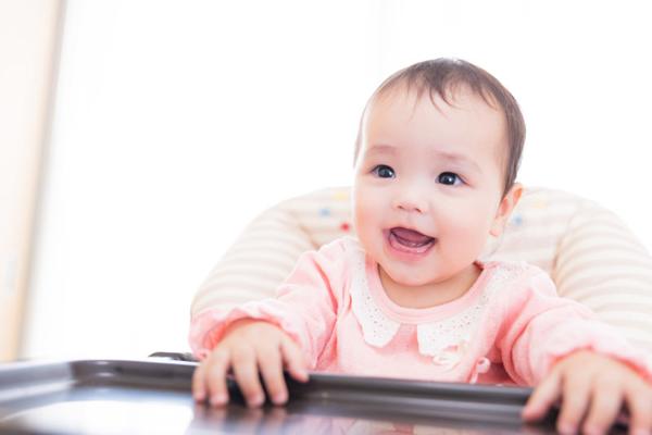 離乳食初期の量・レシピ・スケジュールを解説した記事